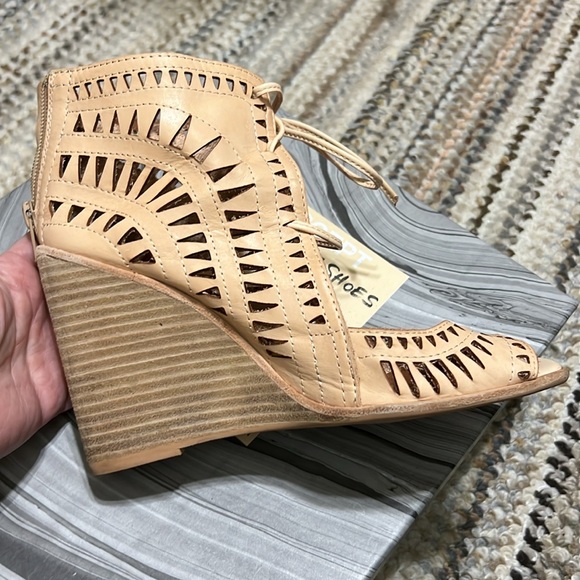 EUC Jeffrey Campbell | Rodillo Nude Laser Cut Lace Up wedge sandals heels - Picture 3 of 8